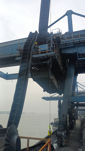 Rubber -skuins gegolfde sywandriemtransporteur