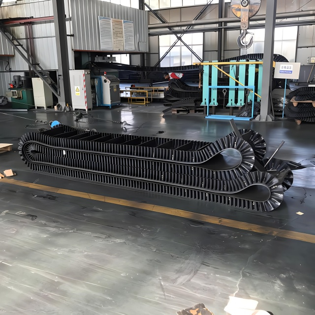 Rubber -skuins gegolfde sywandriemtransporteur