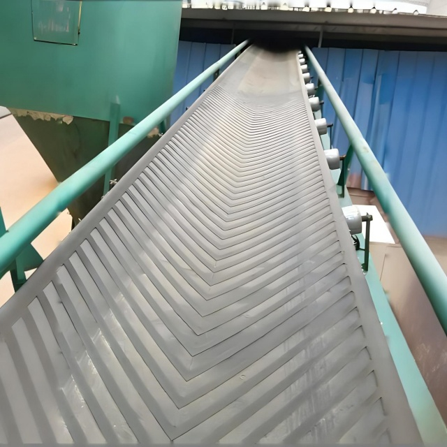Correia transportadora de borracha industrial resistente ao frio para mineração